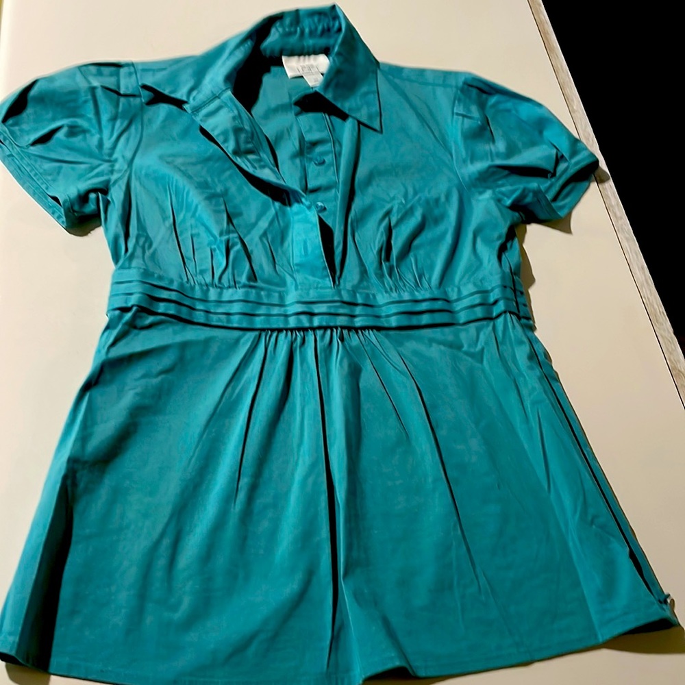 Ann Taylor Loft size XS half button blouse